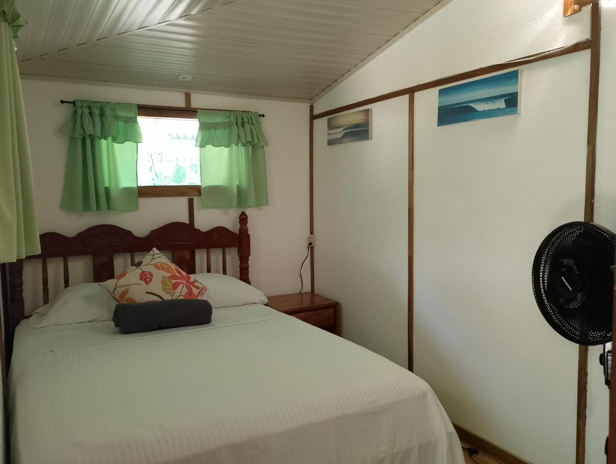 Hotel Mal Pais Surf Camp à Playa Santa Teresa  Extérieur photo