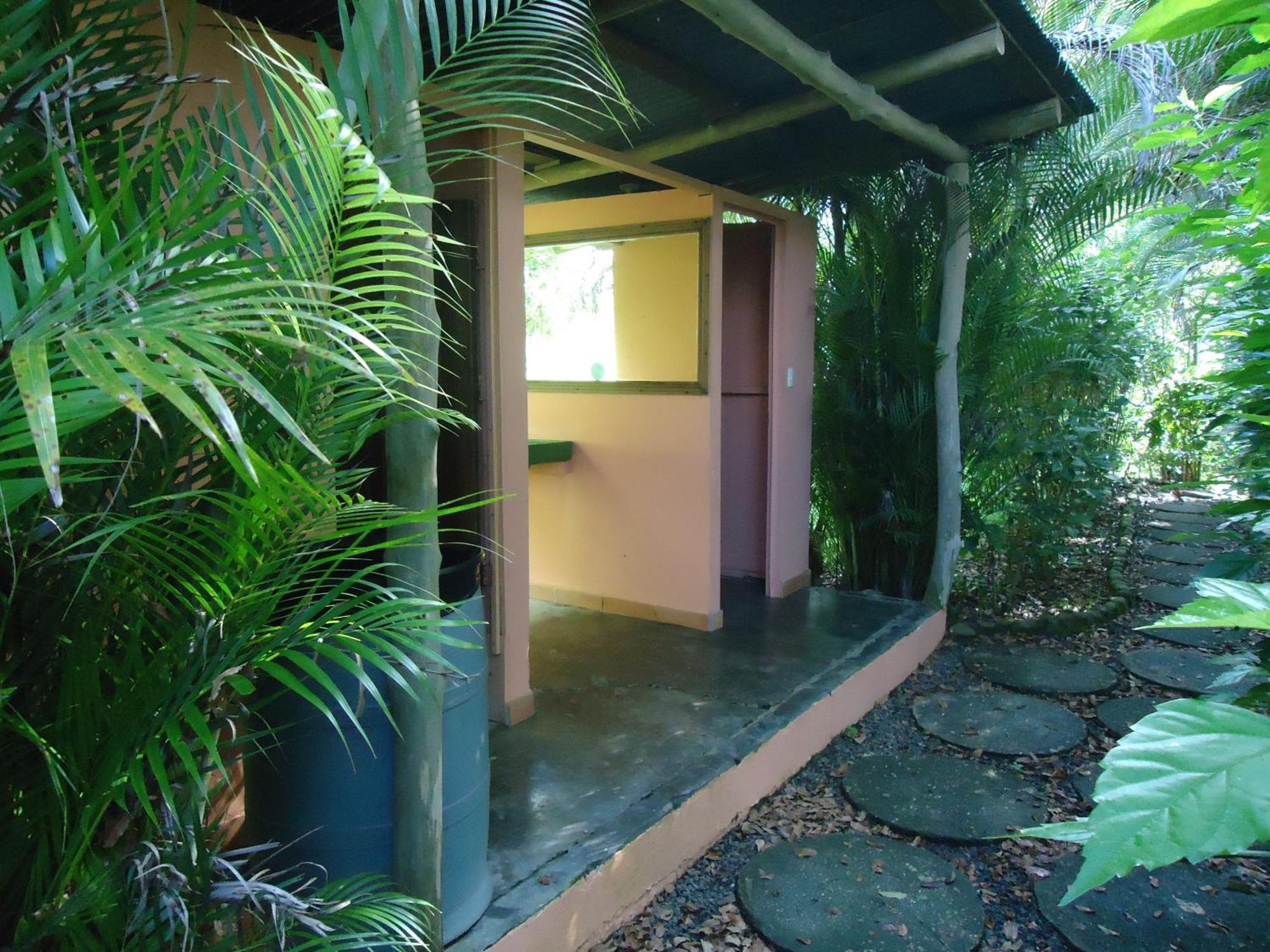 Hotel Mal Pais Surf Camp à Playa Santa Teresa  Extérieur photo