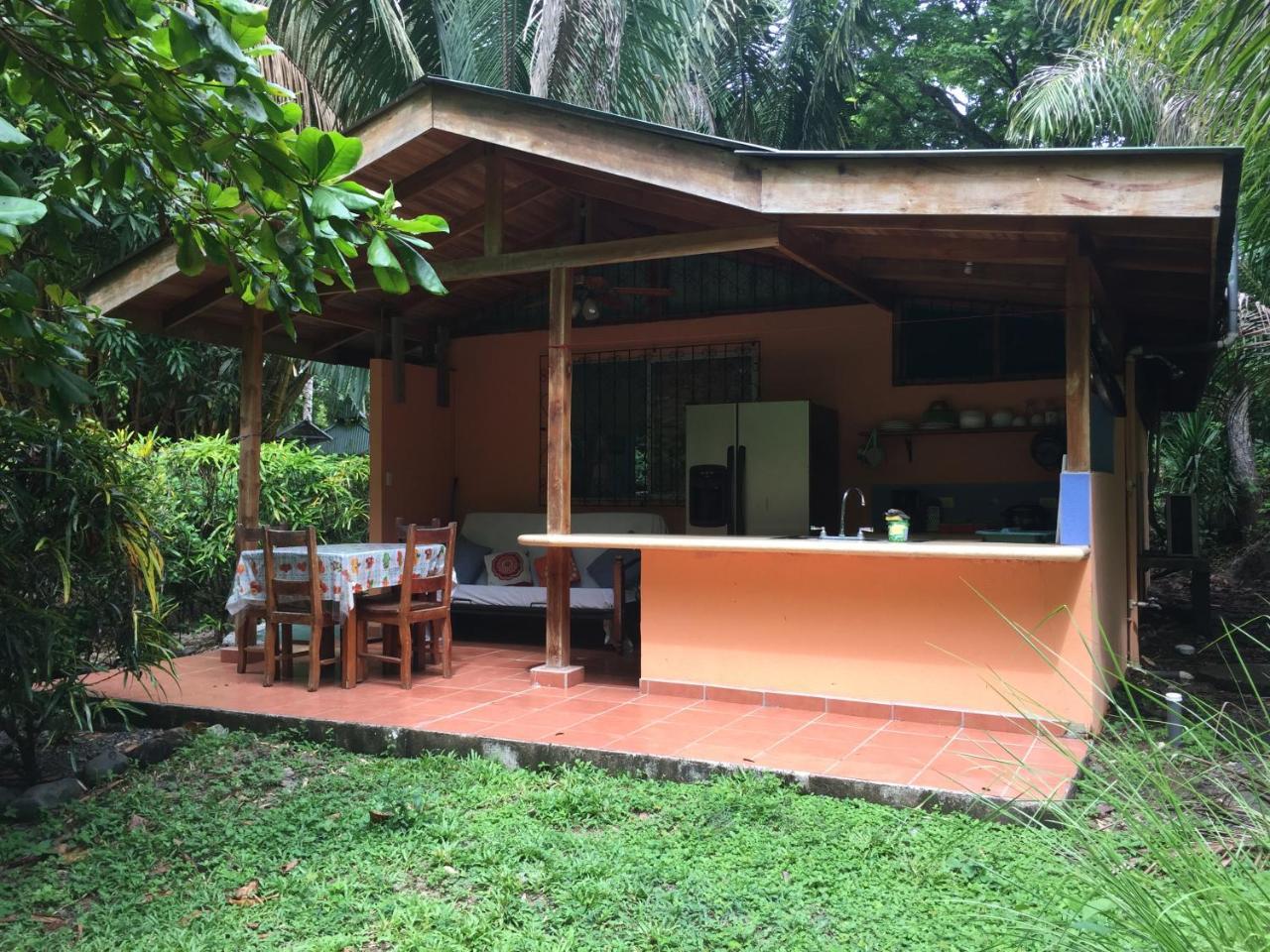 Hotel Mal Pais Surf Camp à Playa Santa Teresa  Extérieur photo