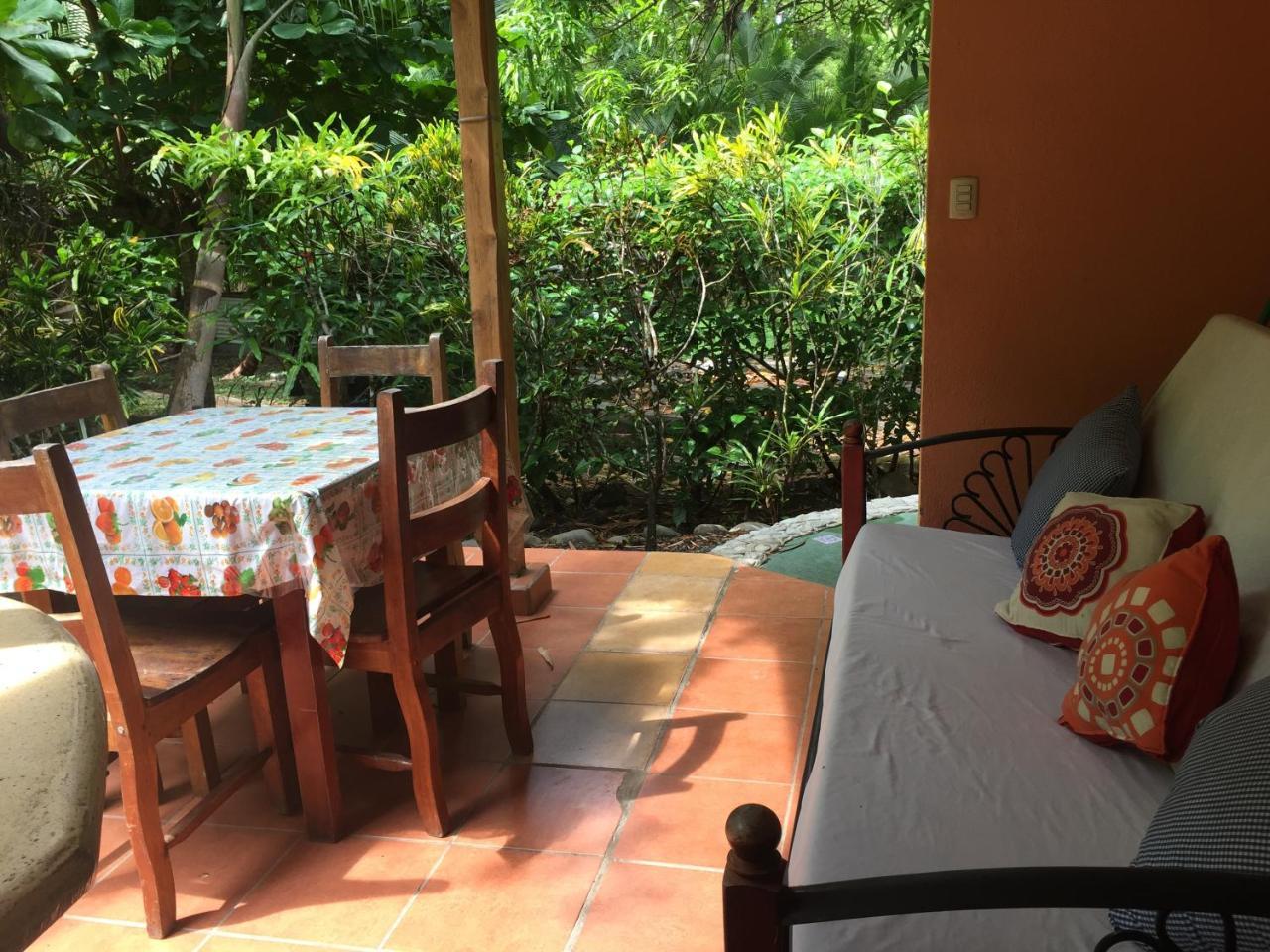 Hotel Mal Pais Surf Camp à Playa Santa Teresa  Extérieur photo